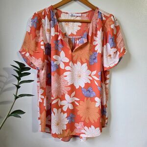 EUC DR2 FLORAL SPLIT V NECK FLORAL TOP SIZE MEDIUM SIZE TAG REMOVED
